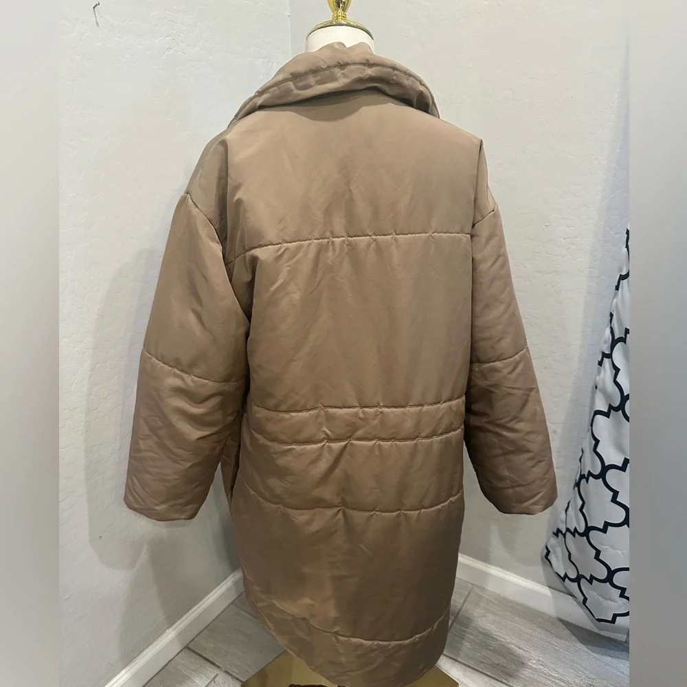 Forever 21 Beige puffer‎ jacket